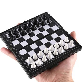 1 комплект Мини-Шах Сгъваема Пластмасова Магнитна Шахматна Дъска Игра Преносима Детска Играчка  5